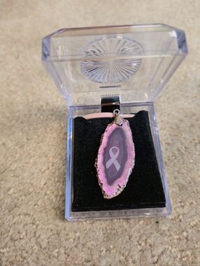 Pink-dyed agate slice necklace Supporting Breast Cancer Awareness